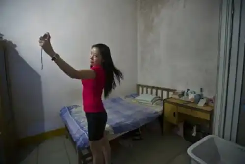 农民工进城务工两地分居,让半路夫妻多了起来,不尴尬吗
