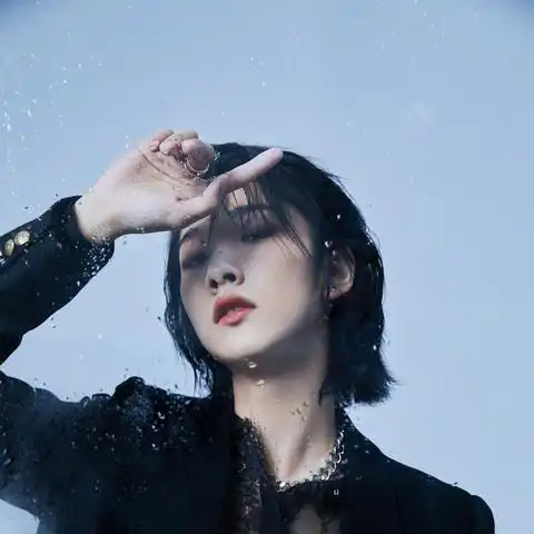 胡烨韬短发上热搜了到底是怎么回事
