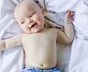 如何帮助宝宝吸允及母乳喂养期间的饮食
