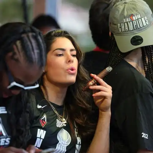 又飒又有爱wnba美女球员为队友没有全明星赛门票鸣不平
