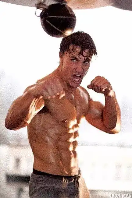 他曾经是全美第一男模,今天是他的忌日,悼念男神
