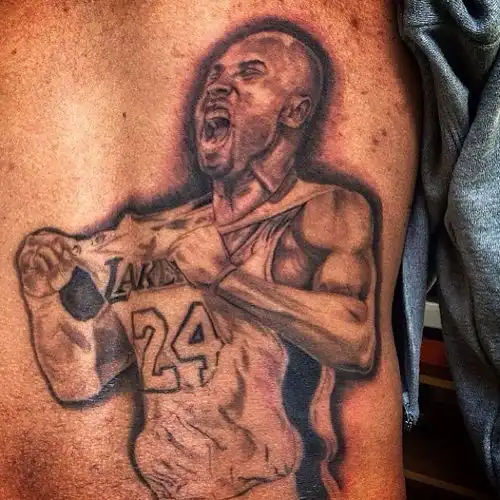 国外死忠球迷小腿纹科比头像
