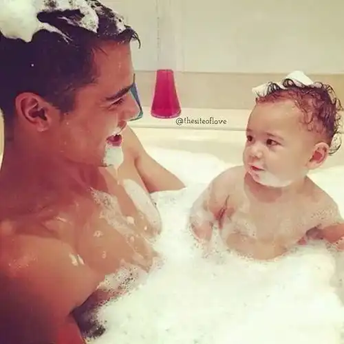 会带娃的男人真是帅呆了
