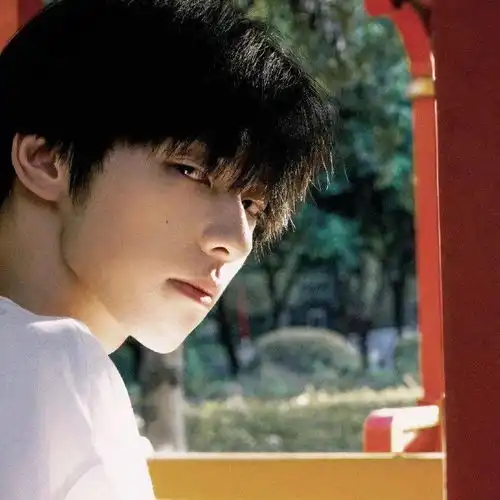 头像背景丨水逆散退事业顺利
