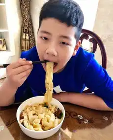 郭涛晒儿子生日照,12岁石头风度翩翩大长腿吸睛,男子汉气概十足
