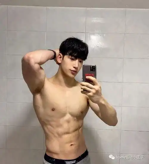 超喜欢的肌肉帅哥四连拍,这身材我又可以了
