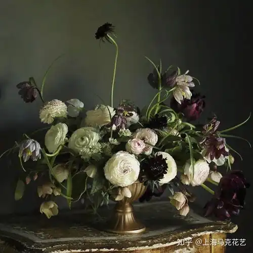 插花培训花材天天剪根换水还是活不久只怪这些小事没有做好
