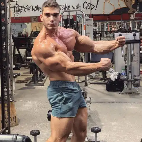 热爱古典健美的男神,常年保持6的体脂,竟然戴防毒面具去举铁
