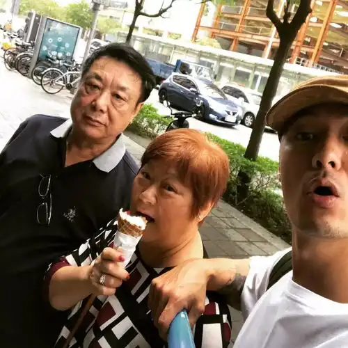 余文乐结婚而我的关注点只有皮带千金王棠云
