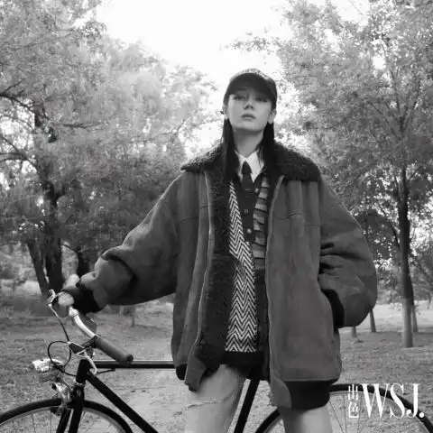 迪丽热巴秋冬男友感大片帅美兼并多种造型轻松驾驭
