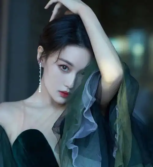 军嫂张馨予好硬气机场不让男生插队被骂脑子有病,当场直接反驳
