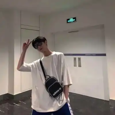 男生带墨镜头像
