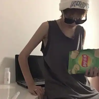 高清好看的真人男头帅气冷酷不露脸图片
