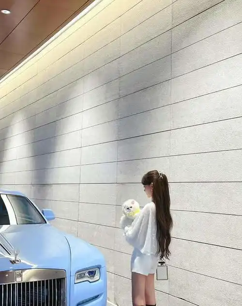 恭喜黄晓明官宣恋情,深扒女友叶珂深大校花,结过婚有儿有女
