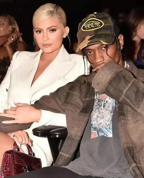 kyliejenner凯莉詹娜二胎生子,情史彪悍粉丝超3亿
