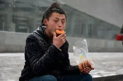 美国华裔工程师跳楼自杀,毕业于清华,那些表面风光,内心恐慌的中年男人
