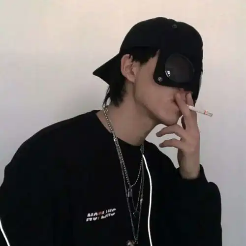 高诗男生头像高清风格

