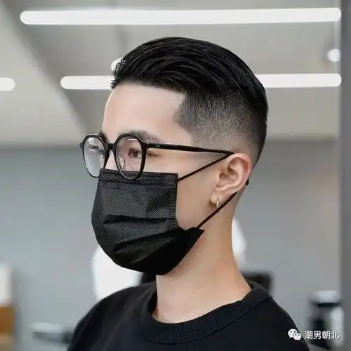 男生两边铲光发型干净帅气,2025年就剪这3款,潮流又有范
