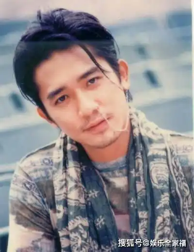 她与梁朝伟相恋6年分手,独自将儿子抚养长大,今儿子成她的骄傲
