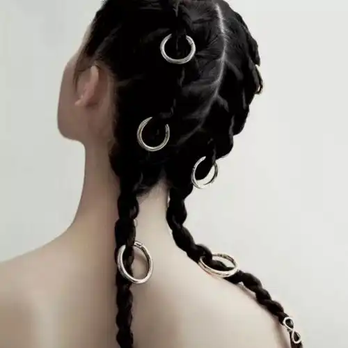 有没有简单的比较a一点的女生头像

