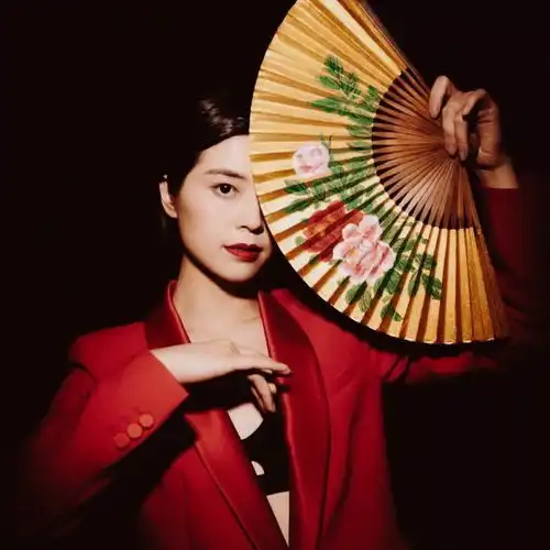 这位90后姑娘穿上戏服,玩街舞嘻哈,让年轻人惊呼,昆曲可以这么酷黄亚男
