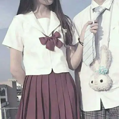 衬衫情侣头像一男一女不露头我是美丽的珍妮
