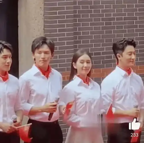 刘诗诗现身电影发布会黑直长发型配白衬衫美成初恋,气质太温柔
