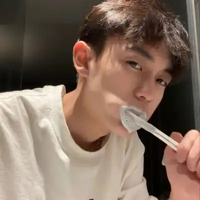 高清帅气的最近2021最火男头像图片
