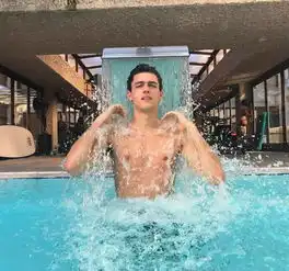 西班牙童颜小鲜肉xavierserrano,颜值满分
