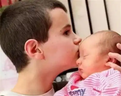 11年过去,还记得那个13岁就当爸的男孩吗如今现状让人惋惜
