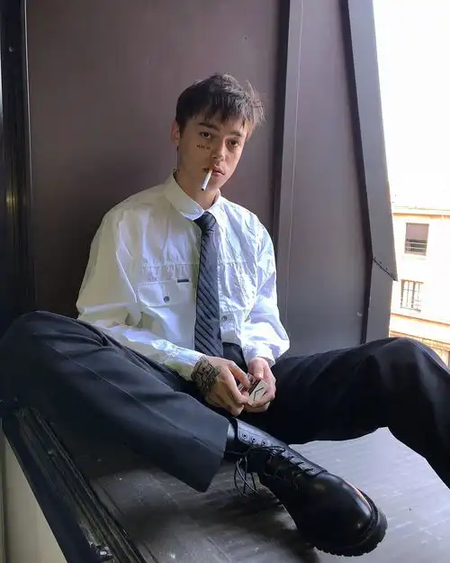 有哪些让人感觉真人很帅的男生头像
