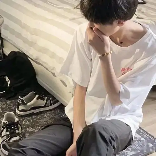 巨巨巨高质量的ins头像
