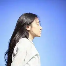 请帮我找一下类似这张图片男生图片合适即采纳
