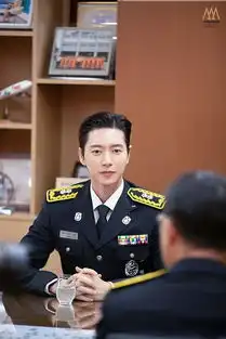 星你男二朴海镇在线搬煤,卫衣配围裙照样帅,人暖心善做公益
