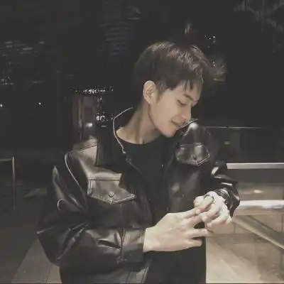 冉冉拿图点赞,喜欢关注好看的男头男生头像我要个性网
