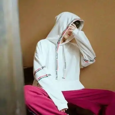 小奶狗可爱男生头像
