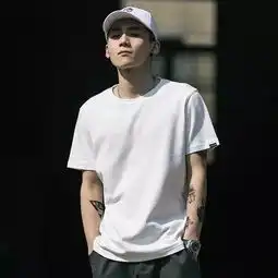 男生夏季为什么要入手白t,看完你就知道了
