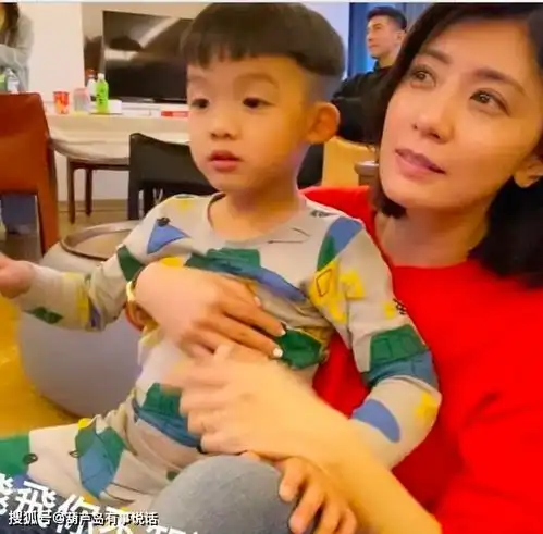 贾静雯受欢迎,范玮琪双胞胎要她抱,咘咘波妞不嫉妒
