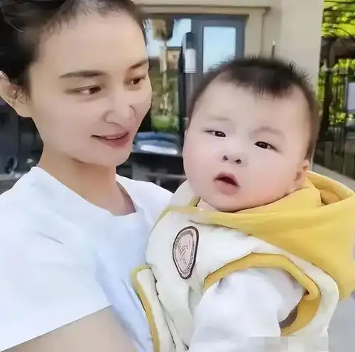 女子不愿浪费基因,13年生9娃,丈夫身份曝光后,网友原来如此
