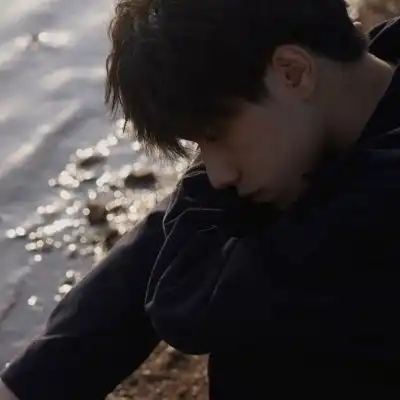 侧脸男真实头像,真实好看小哥哥照片头像2
