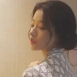 高冷伤感女生头像明知是错的还要坚持
