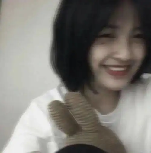 超适合狮子座的头像
