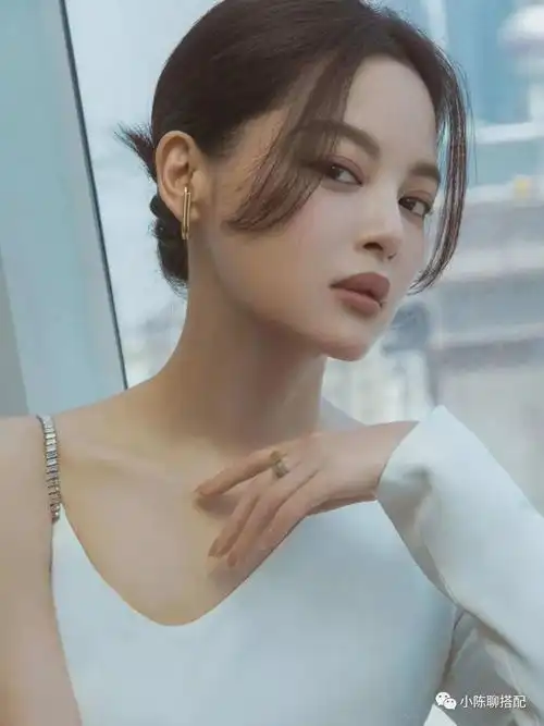 为什么有的人嘴大性感,而有的人俗气看这3点就知道了
