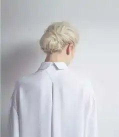 每个爱美的女人,都应该拥有一件白衬衫
