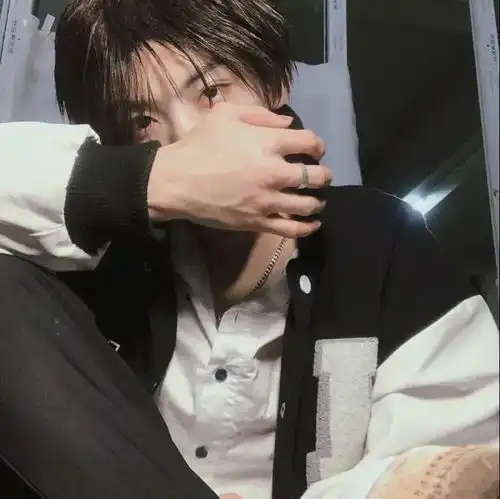 清新多样的男生头像
