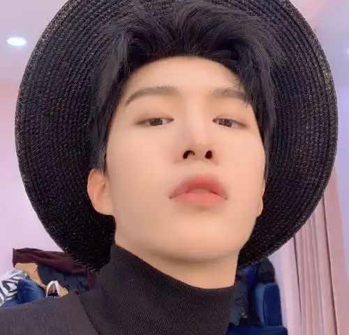 有种仙男颜值叫范丞丞,仰头45度侧颜杀,粉丝瞬间爱上了
