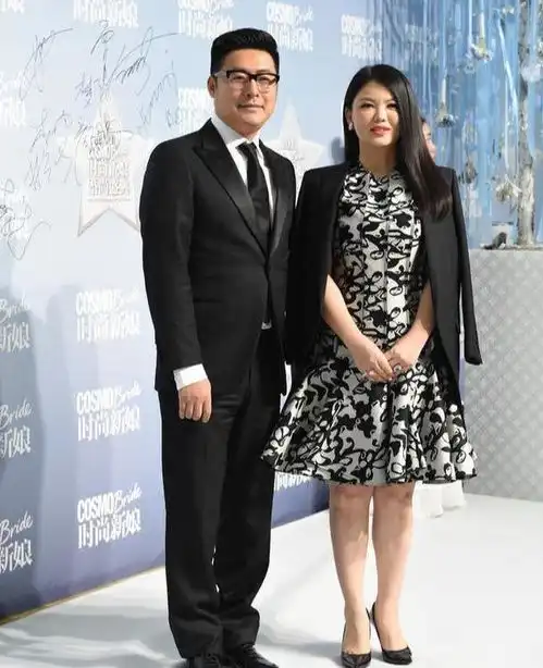 难得扮嫩,李湘穿公主裙被粗腰拖累,王岳伦刮掉胡子却像小男人
