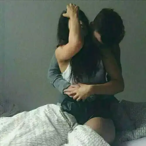 cp头像清晨的粥比深夜的酒好喝骗你的人比爱你的人会说
