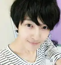 18岁男子凭美貌走红网络完败大多数美女萝莉
