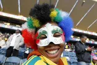 开幕式音乐会球迷云集五彩斑斓展南非特色
